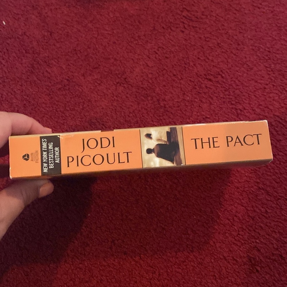 The pact by Jodi Picoult - Picture 5 of 5